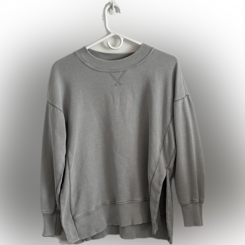 Aerie: Women’s Long Sleeve Top with side slits- size XS(pit to pit approx 23in) - Picture 2 of 16